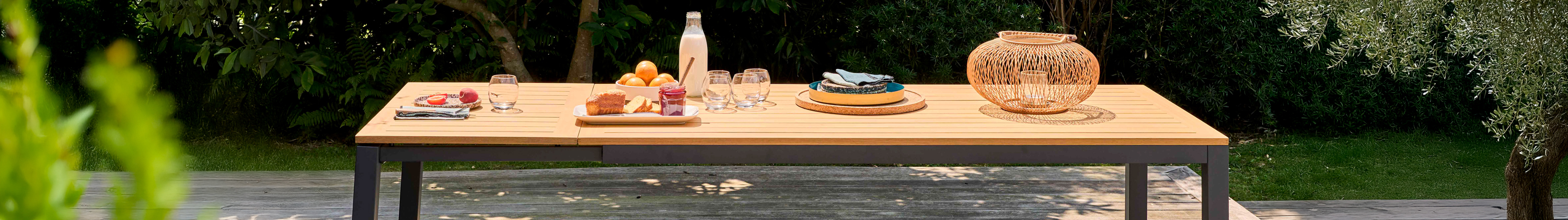table de jardin de forme rectangulaire